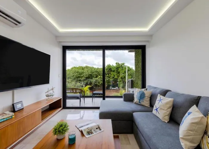 One Paralia Apartamento